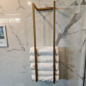 Producten/Boss%20&%20wessing/Jaxx/ImageGallery/bws-handdoekenrek-industrieel-95x25x20cm-staal-mat-goud-33768117513-1.jpeg