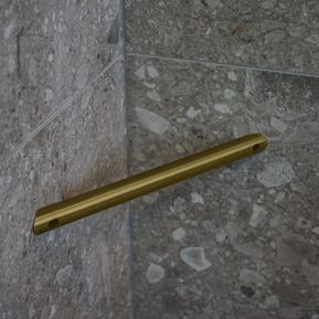 Producten/Boss%20&%20wessing/Showerstick/ImageGallery/bws-scheersteun-de-voetsteun-voor-in-de-douche-goud-bwsshowerstickgoud-1.jpeg