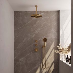 Producten/Brauer/Carving/ImageGallery/brauer-gold-carving-thermostatische-inbouw-regendouche-set-12-met-30-cm-douchekop-en-plafondarm-en-3standen-handdouche-en-doucheslang-en-wandaansluitbocht-goud-geborsteld-pvd-5gg108-1.jpeg