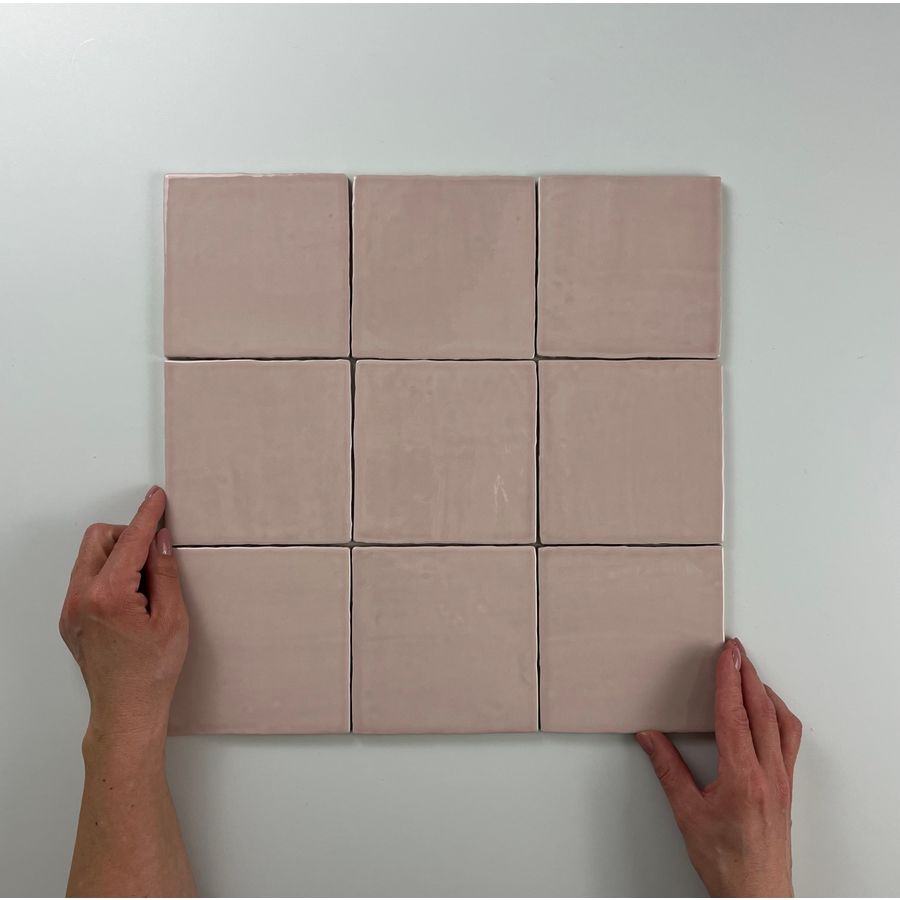 Oud roze wandtegel oud hollandse witjes voor de japandi badkamer