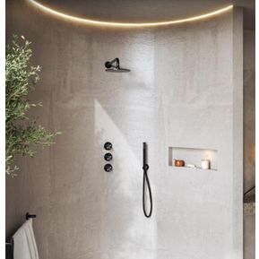 Producten/Hotbath/Archie/ImageGallery/complete-thermostatische-douche-inbouwset-archie-met-2-stopkranen-met-ronde-handdouche-plafondbuis-30-cm-en-ar198-bbp-pvd-ibs33bbp135-1.jpeg
