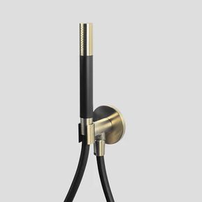 Producten/Lagoo/Garda/ImageGallery/handdouchehouder-met-wanduitlaat-handdouche-staaf-en-doucheslang-150-cm-garda-brushed-champagne-pvd-g2240pg-1.jpeg