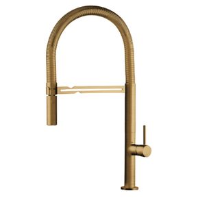 Producten/Lagoo/Garda/ImageGallery/keukenmengkraan-met-flexibele-uitneembare-handdouche-garda-brushed-brass-pvd-g7008bb-1.jpeg