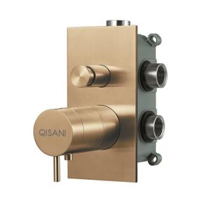Producten/Qisani/Flow/ImageGallery/inbouwkraan-qisani-flow-thermostatisch-2weg-vierkant-geborsteld-goud-2561006-1.jpeg