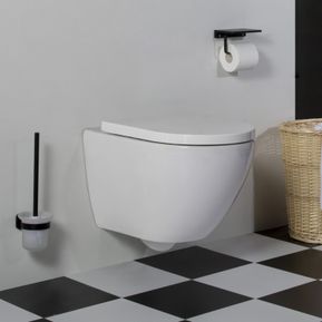 Producten/Saninova/Jamo/ImageGallery/saninova-jama-compact-randloos-hangend-toilet-met-dikke-softclose-zitting-sk21824-1.jpeg