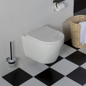Producten/Saninova/Jamo/ImageGallery/saninova-jama-randloos-hangend-toilet-met-dikke-softclose-zitting-sk21822-1.jpeg