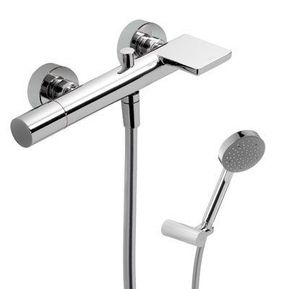 Producten/Tres/Max/ImageGallery/tres-max-chroom-wandmengkraan-m-één-hendel-voor-bad-en-douche-antikalk-handdouche-gesloten-uitloop-m-cascadeuitloop-verstelbare-steun-voor-handdouche-satijnen-slang-06117001-1.jpeg